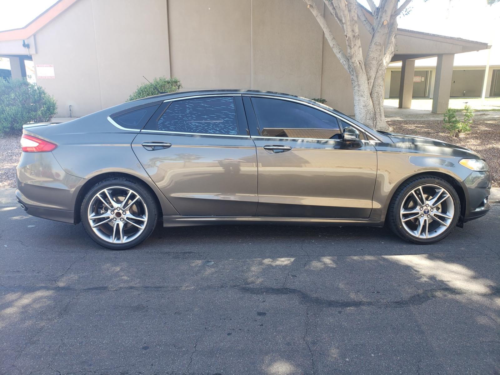 2016 /gray and black Ford Fusion titanium (3FA6P0K99GR) with an 2.0L L4 DOHC 16V engine, 4-Speed Automatic transmission, located at 323 E Dunlap Ave., Phoenix, AZ, 85020, (602) 331-9000, 33.567677, -112.069000 - 2016 Ford Fusion Titanium,......EXCELLENT condition, A Real Must See!!....ONLY 118K MILES,...... No accidents, Power everything, Touch screen Stereo/cd player, Phone sync, Bluetooth, Satellite compatible, Buckup camera, Navigation, Ice cold ac, Clean gray and Black interior with black leather seats - Photo #4